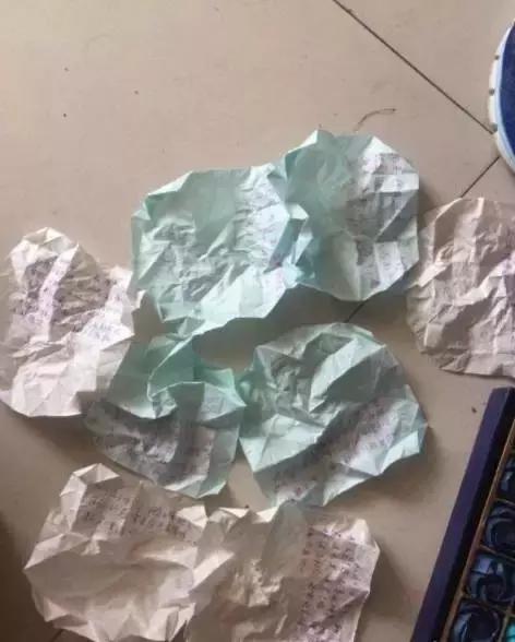 大姐一屁股坐在我腿上，足足坐了20分钟