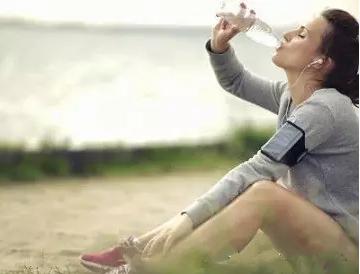 立秋后要注意三不睡三不做三要吃,秋季养生三要三不要