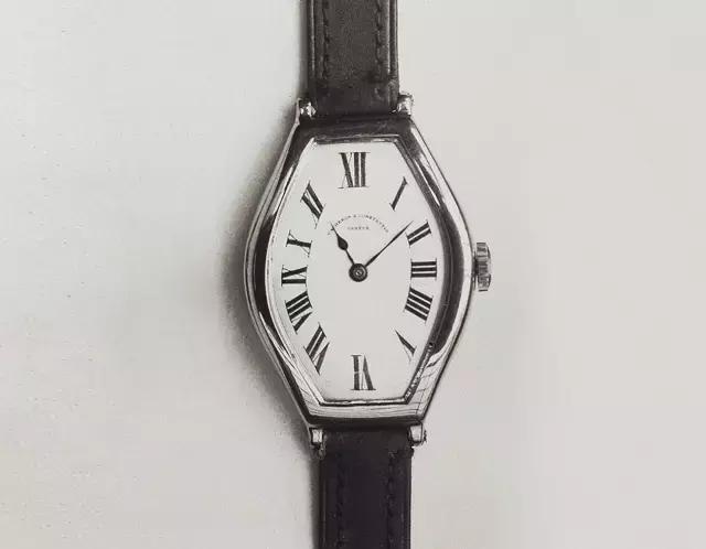 我们是酒桶型表壳,没有酒但有故事