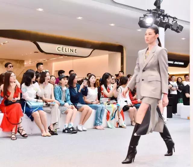 关晓彤名牌鞋,关晓彤买鞋