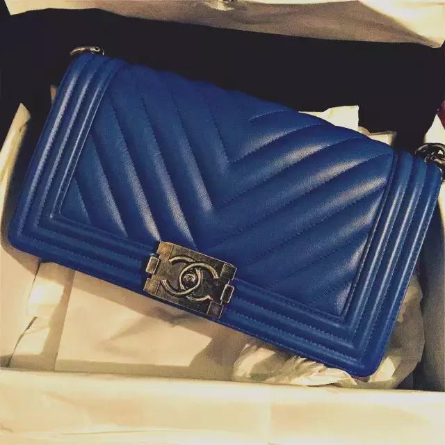 关晓彤买鞋,关晓彤新鞋