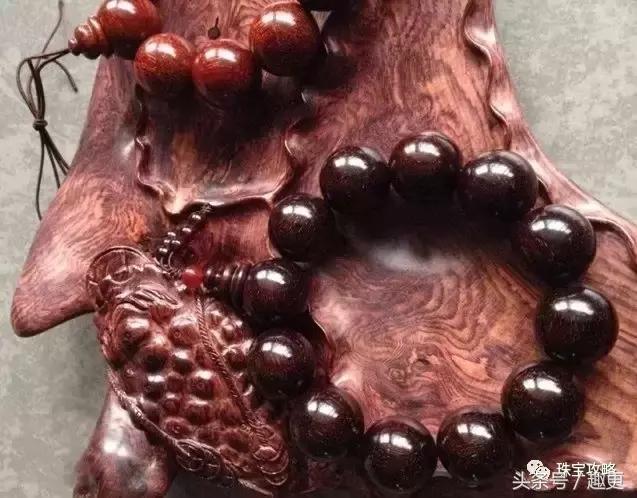 男士佩戴手串是左手还是右手,男士黄金貔貅手串佩戴方法