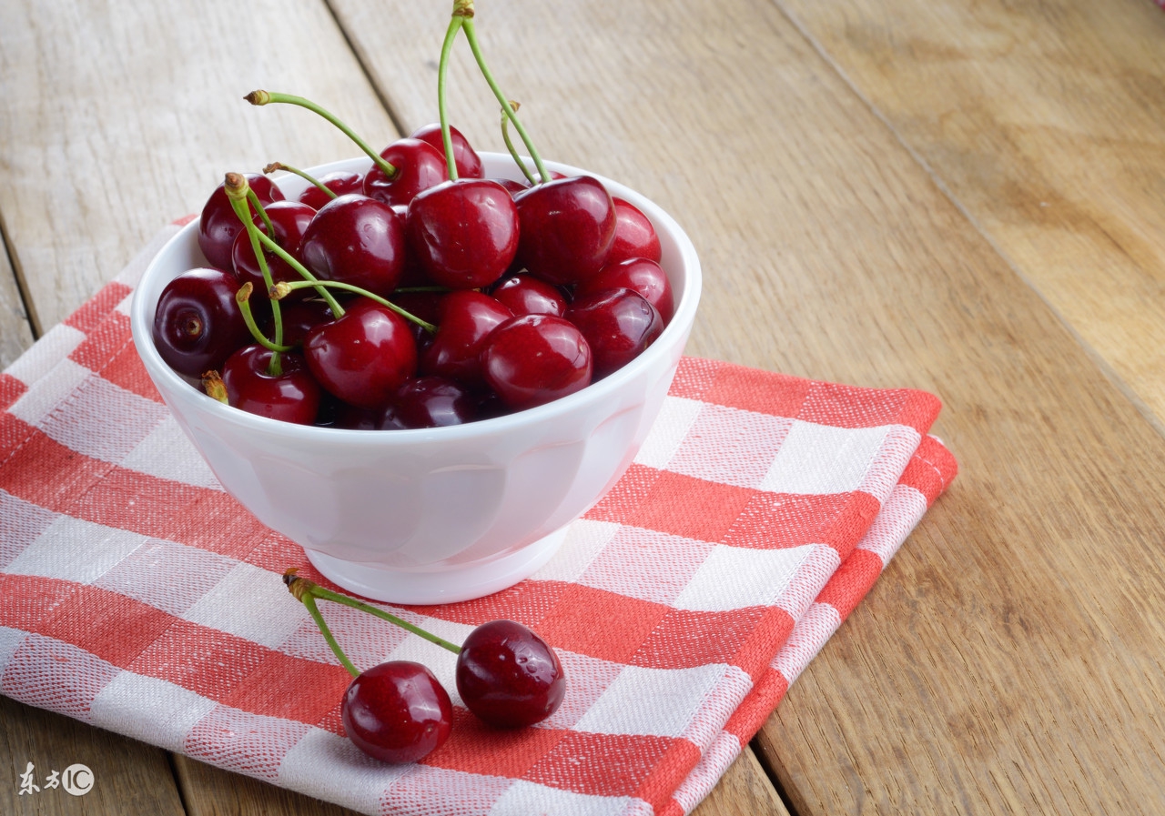 樱桃里面有小白虫正常吗,为什么樱桃里面会有虫虫