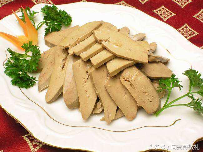 天气转凉晚上喝二两白酒配了这道盐水鸭肝凉菜，味道好极了