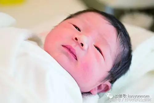地表最“忙”孕妇！她狂接6个广告却被医生警告有早产危险