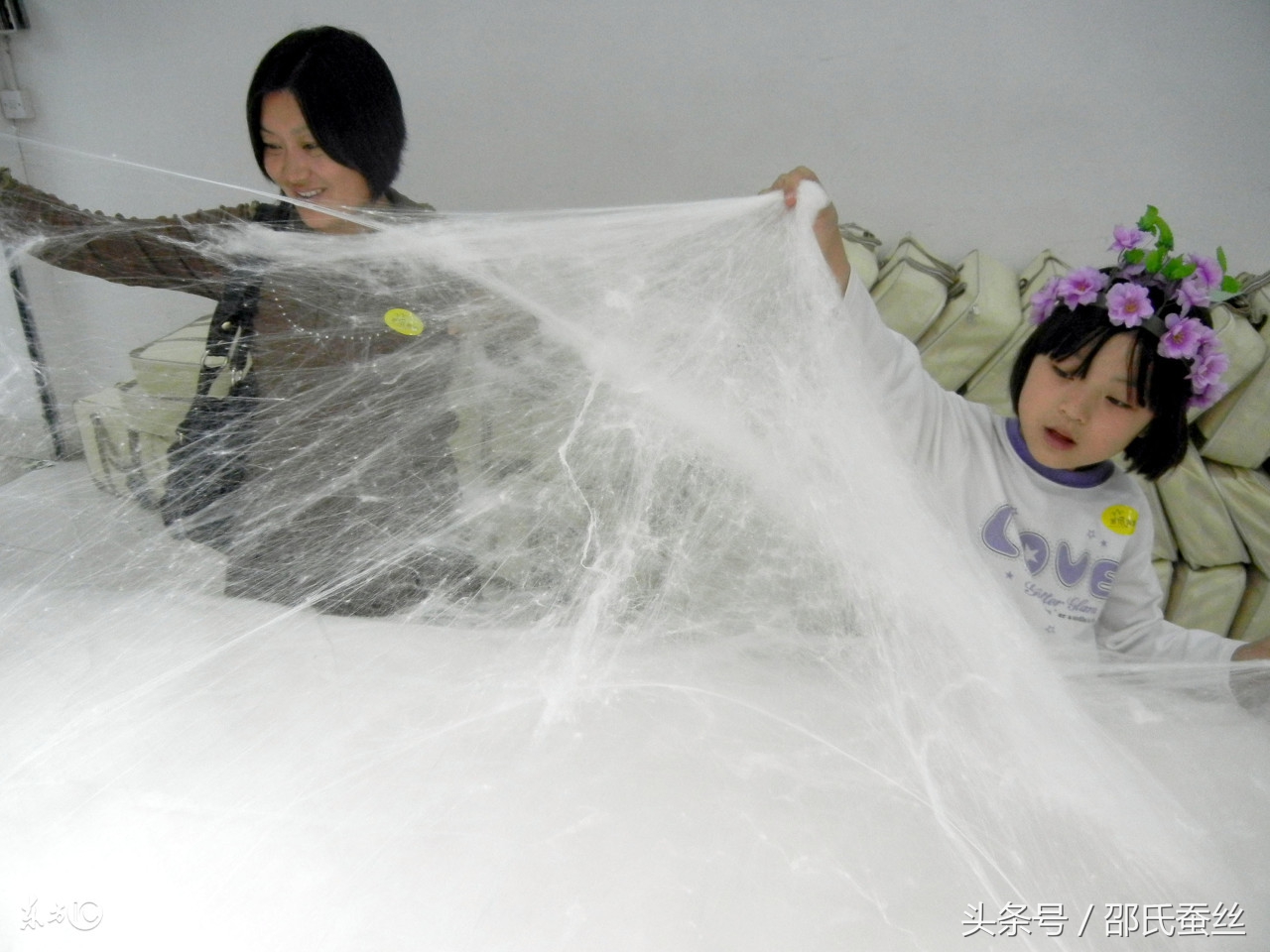 蚕丝被黄点怎么洗才能洗掉,蚕丝被的被套上有黄点怎么办