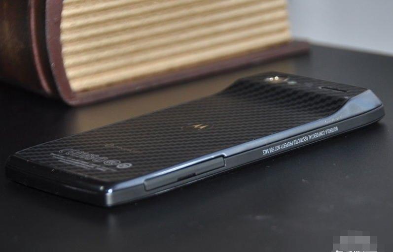 曾经超窄边框+4.3英寸屏,被称“冰激凌彩刀”仅325元