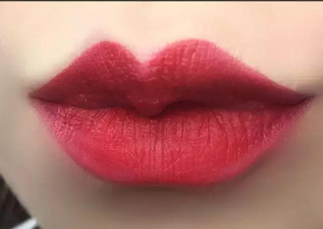 天气渐凉的口红,天气变冷了润唇膏