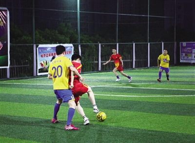 五人制足球业余比赛怎么踢,五人制足球怎么才能踢得更稳