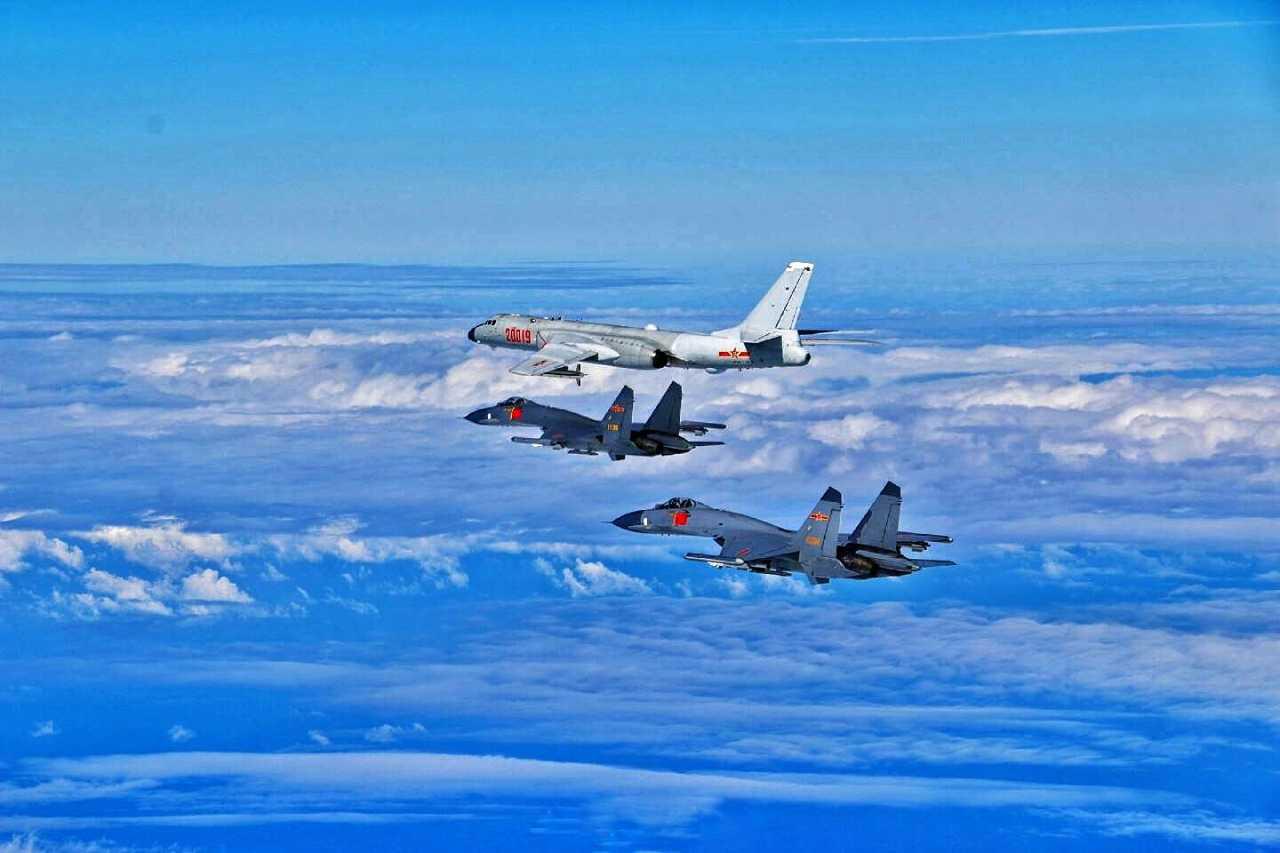 绝密543战斗机拦截轰炸机,战斗机拦截不明飞行物