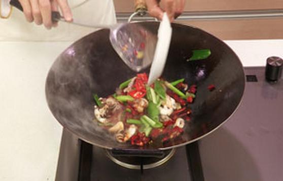 脆爽墨鱼仔的做法,墨鱼仔怎么做不辣又好吃