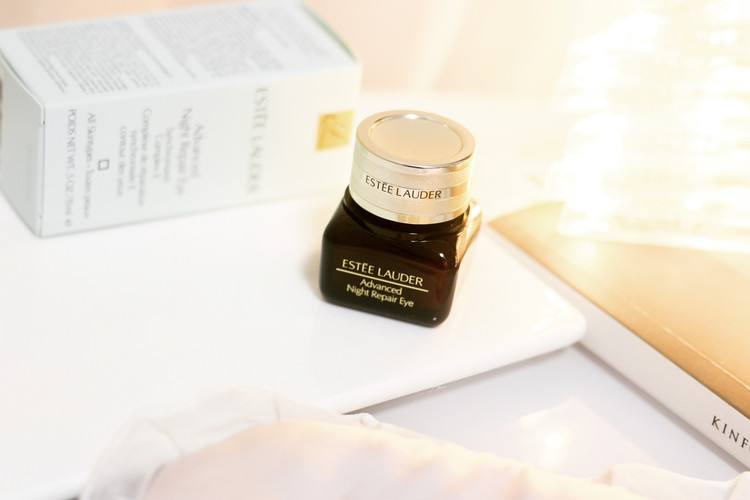 年纪轻轻就有黑眼圈了,去黑眼圈和眼袋最好的一款眼霜