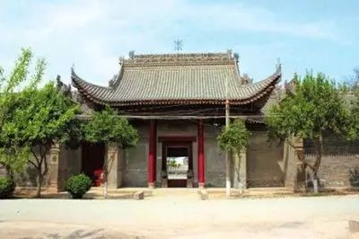 剧情已过半，主角领盒饭，反套路不断，《那年花开》的脑洞忒厉害