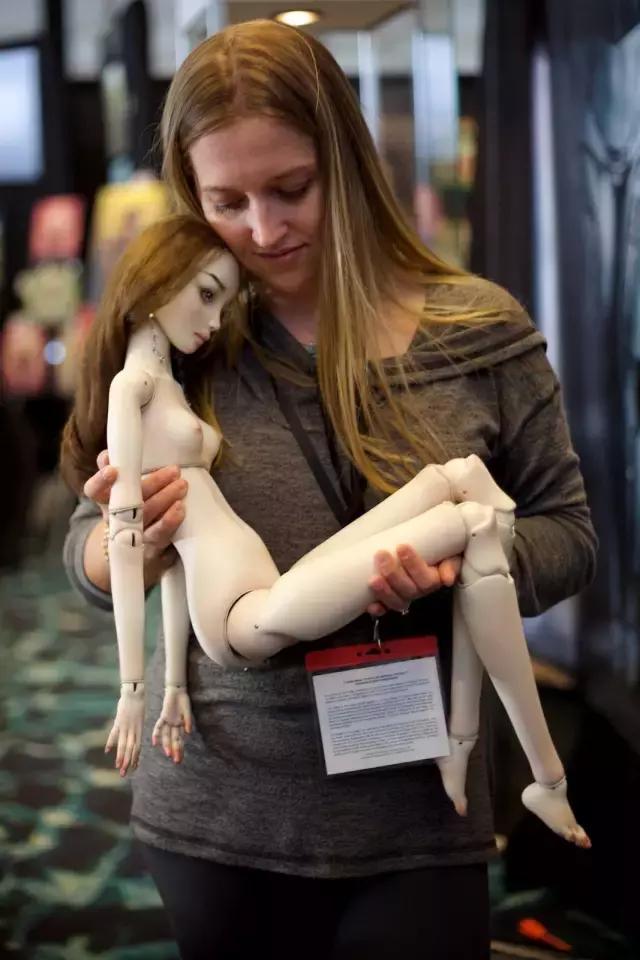 李晨花200万买的求婚娃娃，到底什么来头？