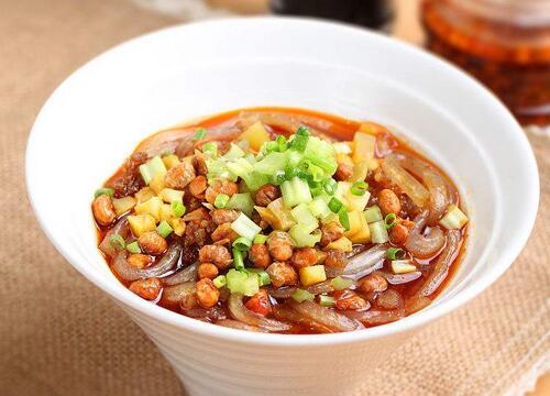 酸辣粉店一年赚5万5,怎么卖酸辣粉更赚钱