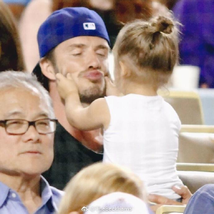 小七贝克汉姆女儿奴,贝克汉姆化身女儿奴小七贝嫂儿子