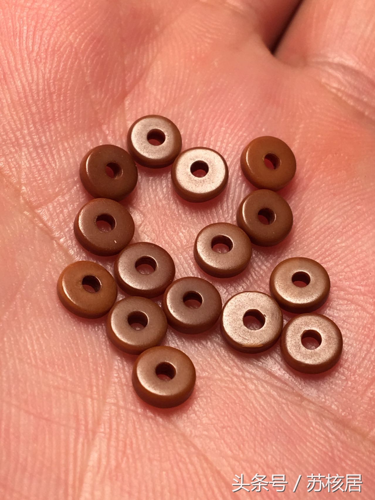 橄榄核手串越玩越黑,橄榄手串盘玩半年有玻璃化了