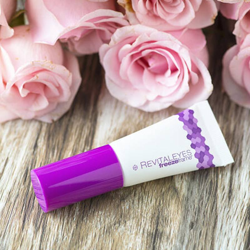 年纪轻轻就有黑眼圈了,去黑眼圈和眼袋最好的一款眼霜