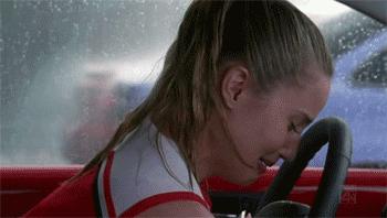 姑娘，你这样让我们没法做生意了啊，小本买卖