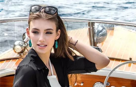 天生歪鼻做隆鼻术后还会变歪吗,隆鼻手术后鼻子歪了图片