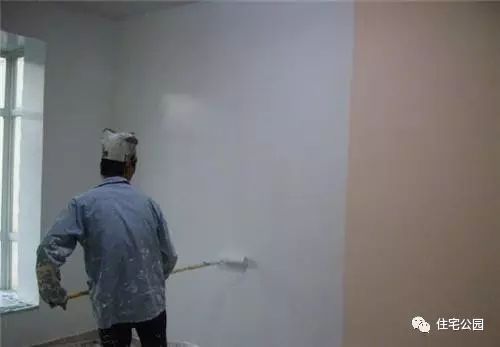 乳胶漆墙面返碱起皮怎样修补,为什么我住的房子很容易发霉