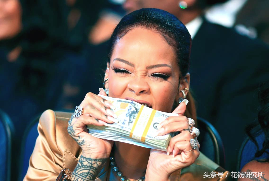 为什么一直嘲蕾哈娜是美妆博主,欧美美妆博主蕾哈娜化妆系列