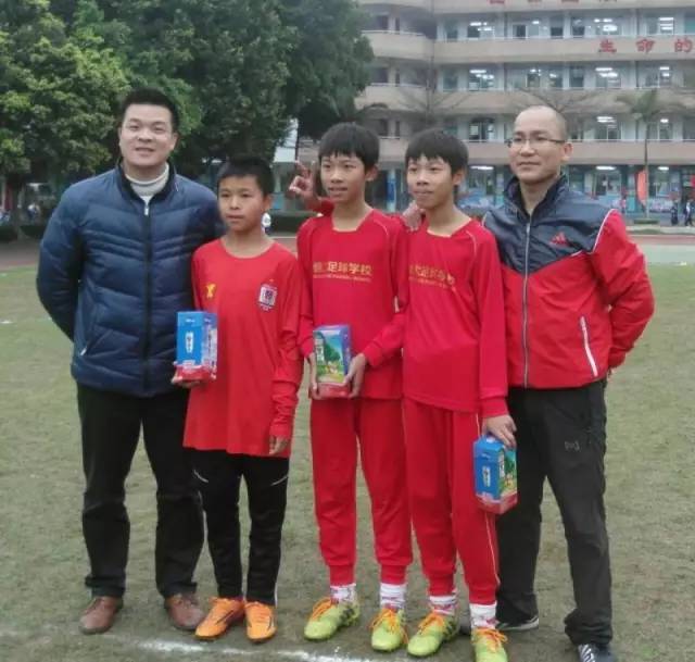 不得了！南海这对14岁双胞胎成恒大代表“远征”西班牙！