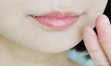 你的肤色适合什么颜色衣服的搭配,小辣椒颜色口红适合什么肤色