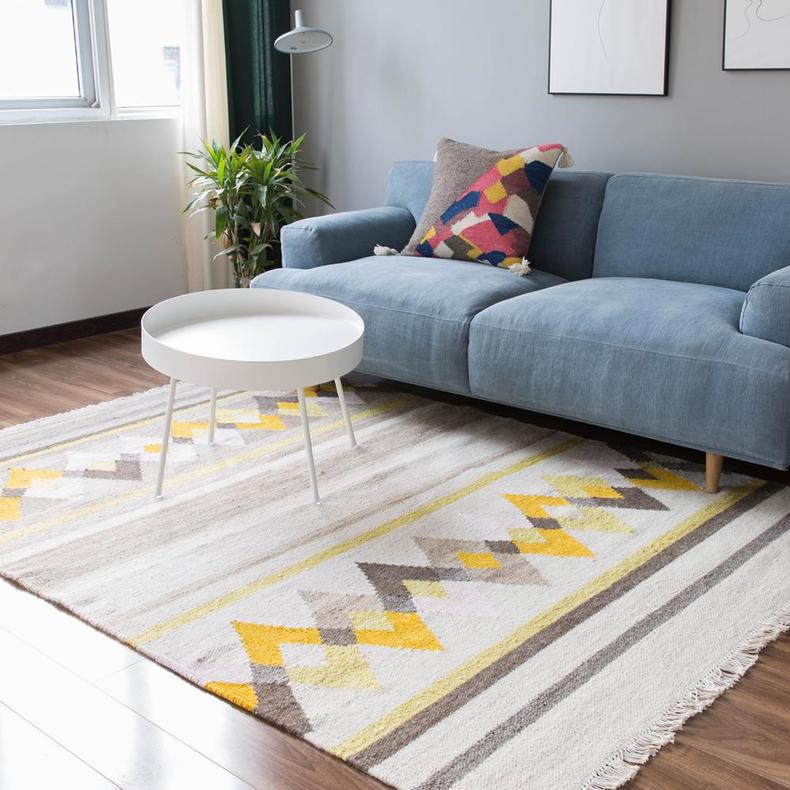 以秋色偎暖意，擅用理论饰潮家