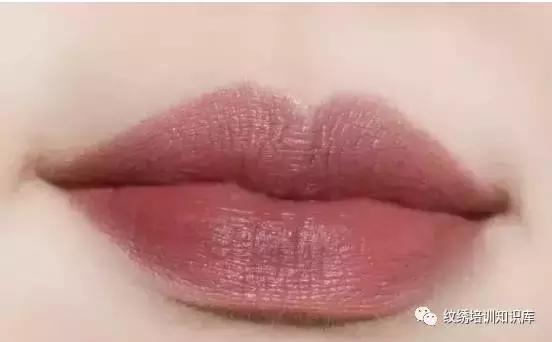 重度乌唇怎么改善能变红唇,乌唇应该用什么颜色做唇好看