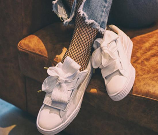 卫衣牛仔裤棉服白鞋,少年感白卫衣牛仔裤