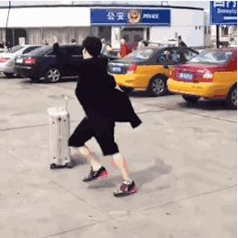 薛之谦行李里面都装什么,薛之谦拿的盒子是什么