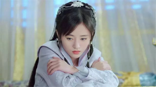 Mike秀人鱼线大长腿,还要撩鞠婧祎,这是励志版“蓝色大海”