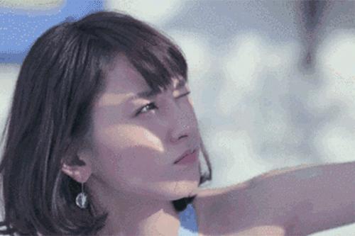 国庆要去浪？周冬雨刘亦菲等女星开包，10件单品斗赢票圈不会输