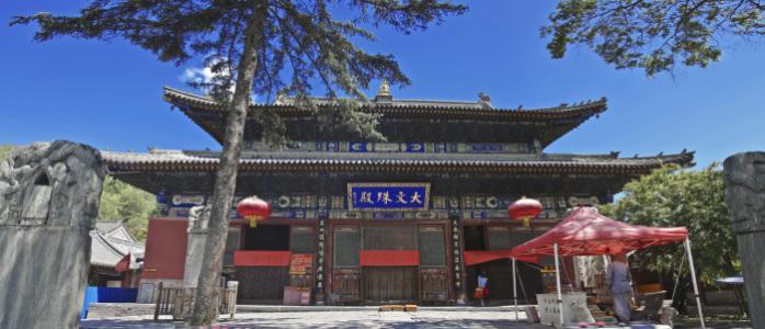 西藏文殊菩萨和五台山文殊菩萨,五台山文殊菩萨殿是文殊菩萨吗