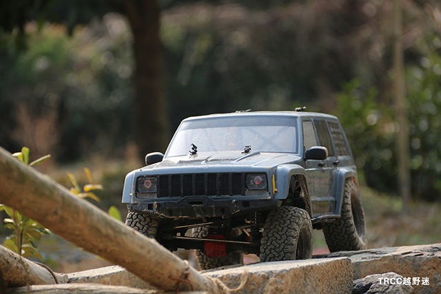 遥控仿真切诺基,大切诺基改装包围