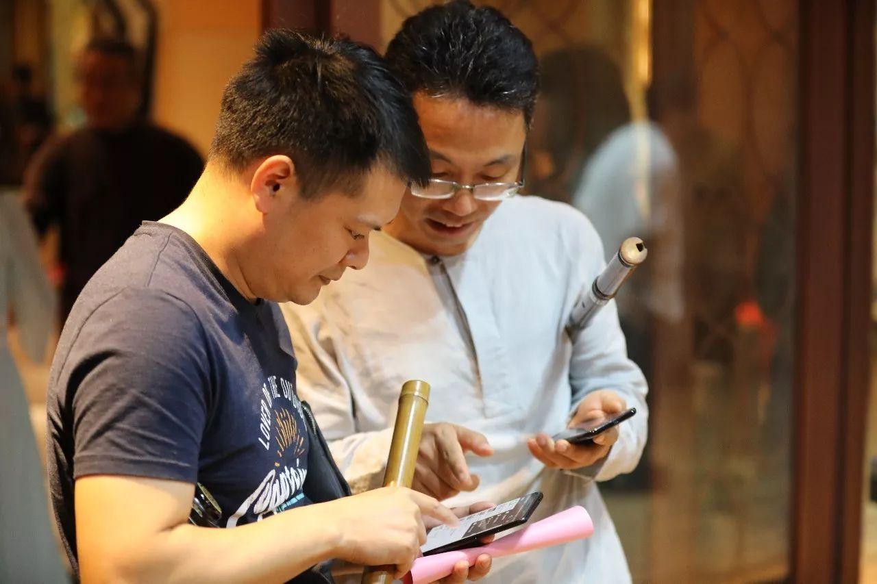 金风送爽同邀月下联,金风送爽迎中秋