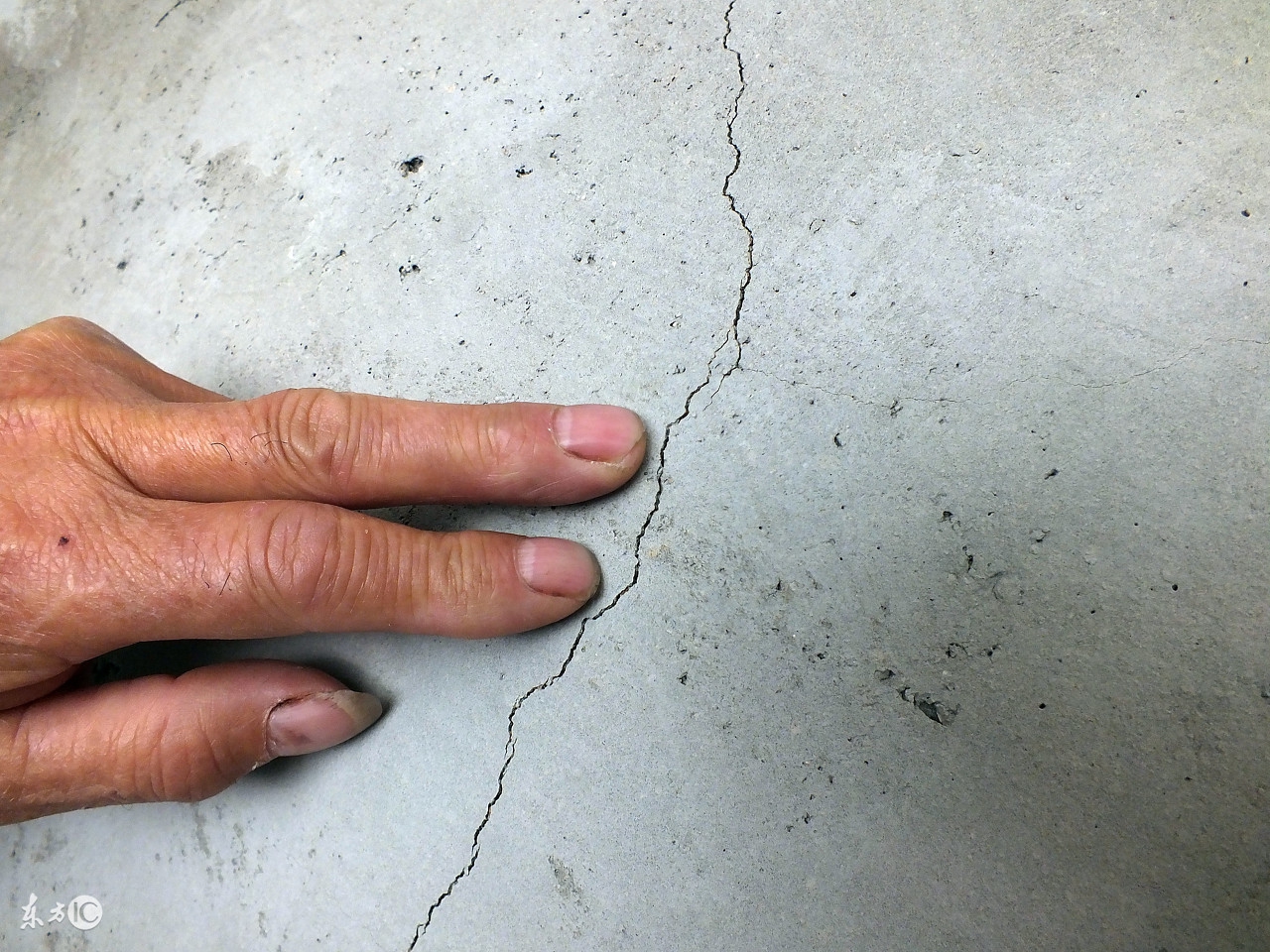 治理墙体渗水简单的方法,房间墙壁渗水怎么装修