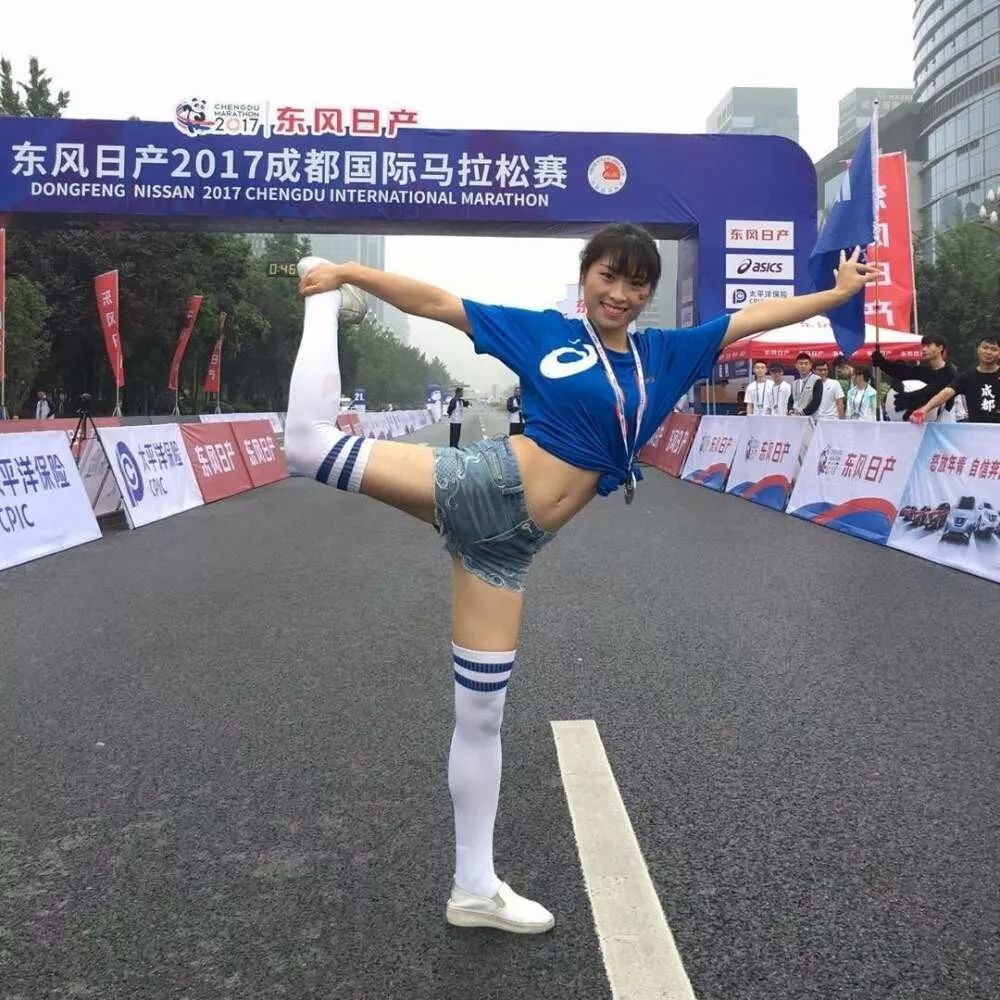 成都女子马拉松比赛视频,国际女子马拉松视频