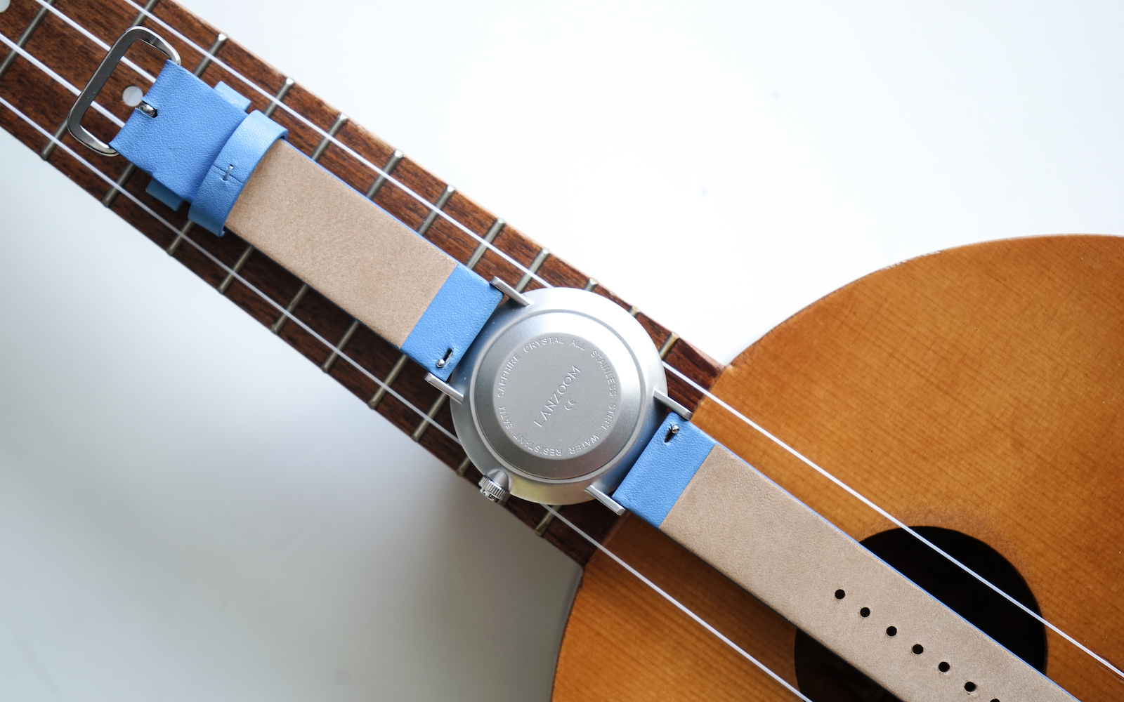 苹果手表更好还是太空人手表更好,苹果智能表值得买吗