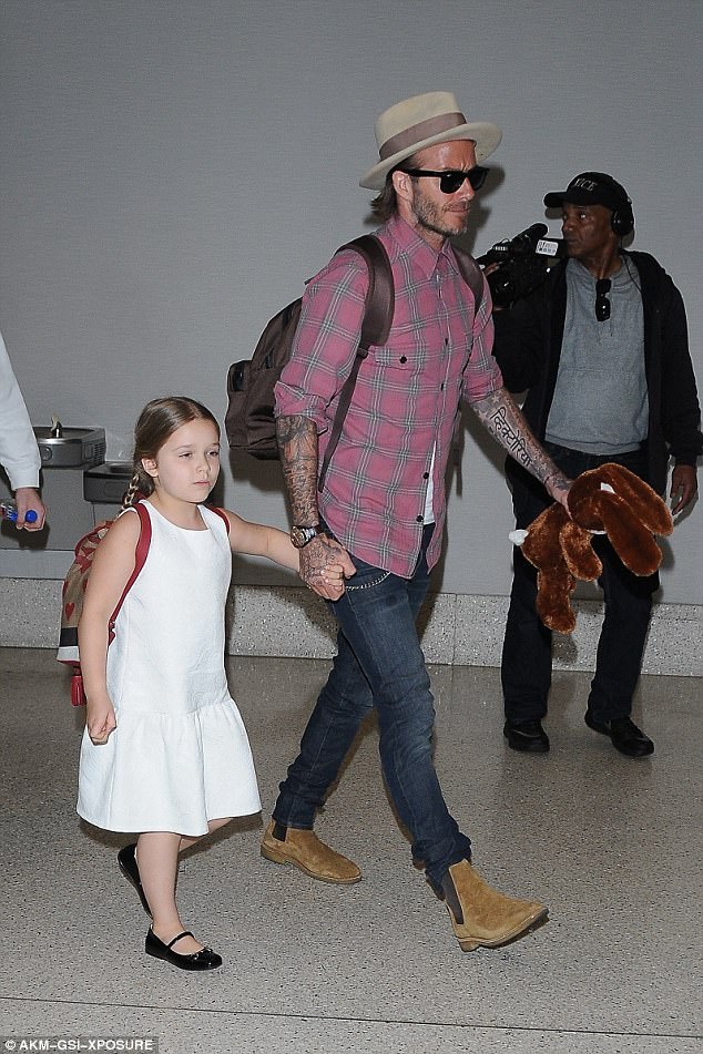 布鲁克林喜欢小七哈珀,贝克汉姆抱八岁小七照片