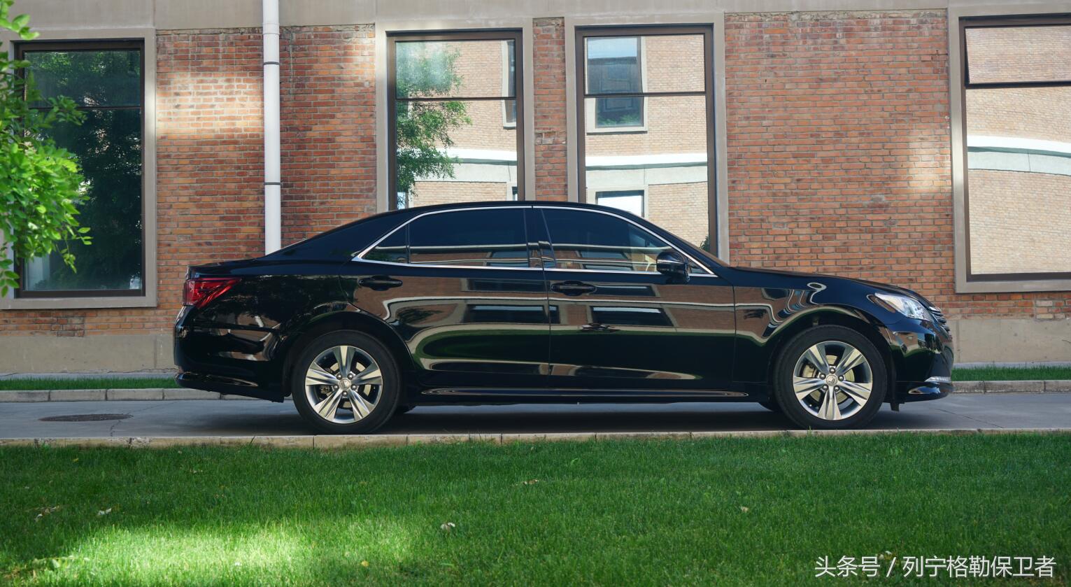 皇冠14代精英版试驾视频测评,14代皇冠车主用车评论