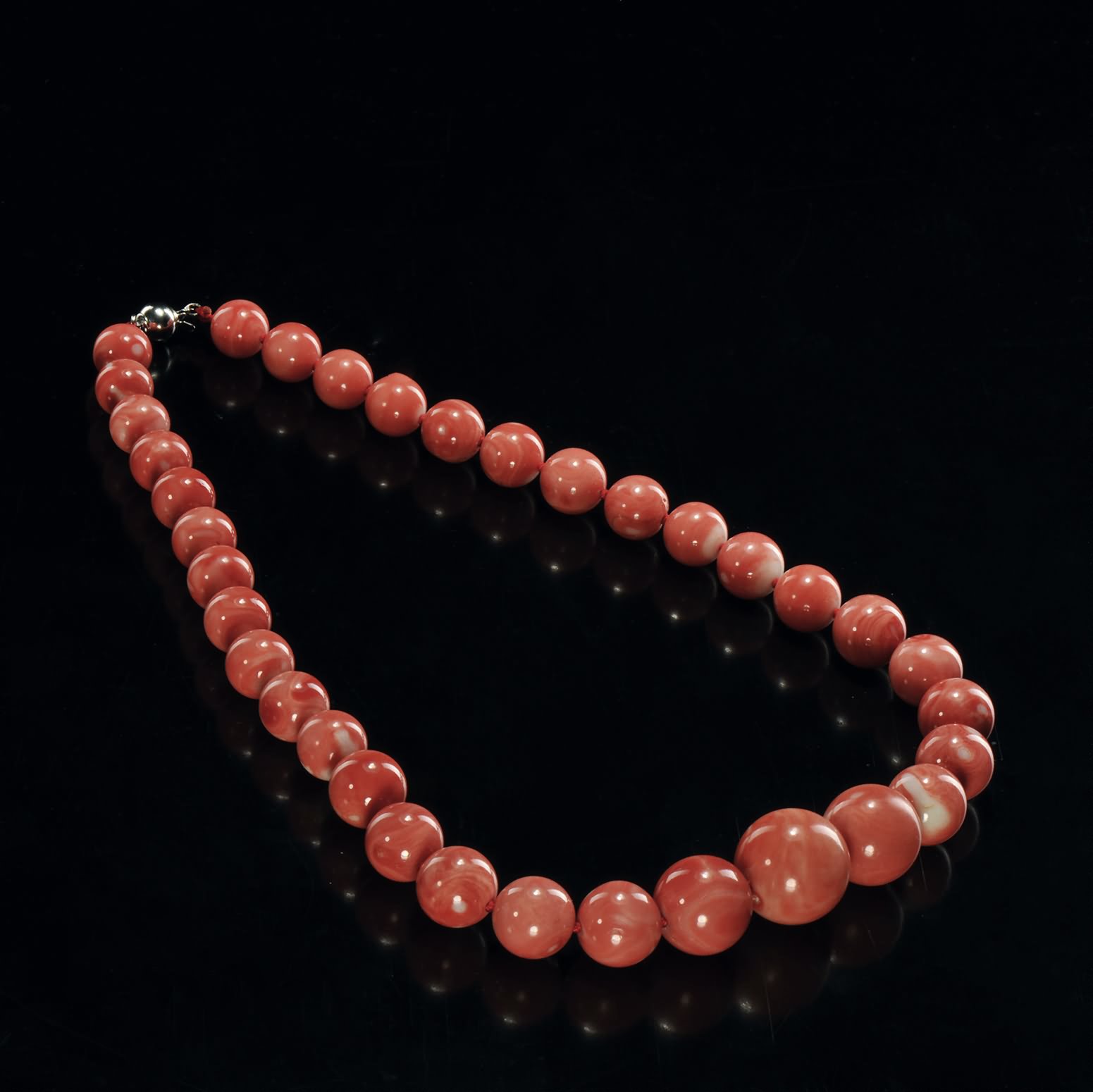 红珊瑚与草珊瑚的辨别,怎样简单辨别红珊瑚真伪