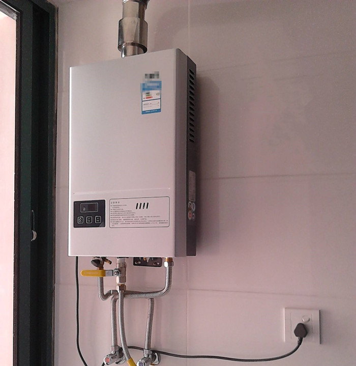 燃气热水器用8升好还是10升好,普通家用热水器10升合适吗