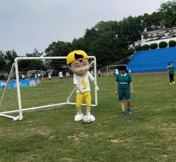 分享5个很酷的足球技巧,让你轻松学一下足球