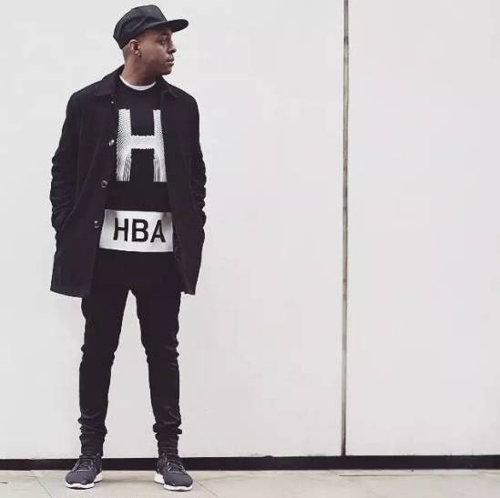 你盲目的对各大潮牌如数家珍，却不知在别人眼里你只是FUCCBOI