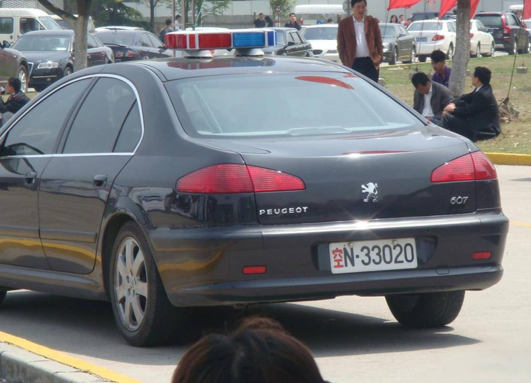 跟警车发生车祸怎么处理,和军车发生事故怎么处理