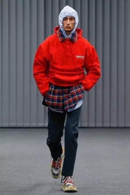 巴黎世家一万多的短裤,巴黎世家工作服卖多少钱