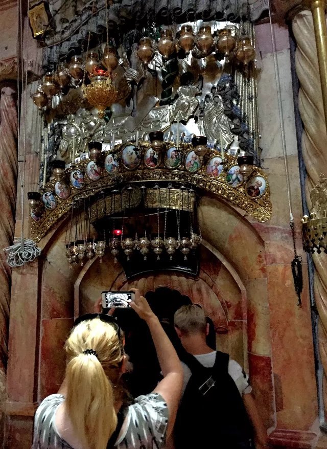 耶稣被钉死在十字架后来在哪里,耶稣被钉在十字架上之后的故事