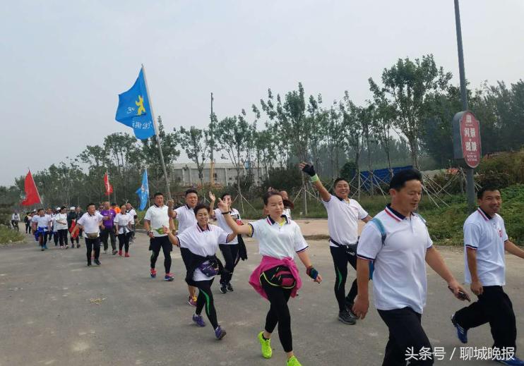 “时代中通·豪园”杯健康徒步行盛大开启，营销中心正式开放